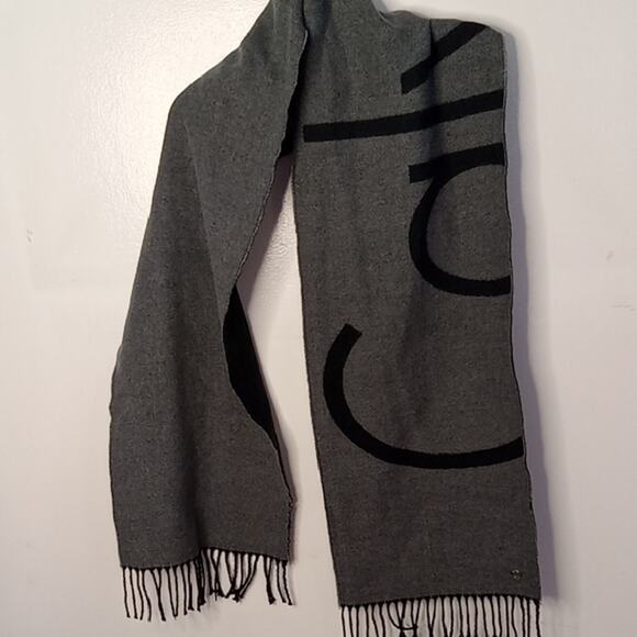Calvin Klein Gray and Black Men's Scarf. Warm, Fashionable,Winter - Picture 1 of 5